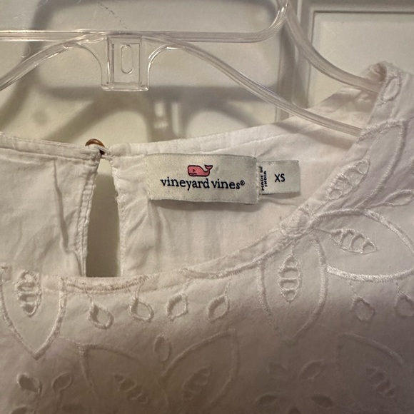 Vineyard Vines White Eyelet top with scalloped edges xs - Picture 3 of 3